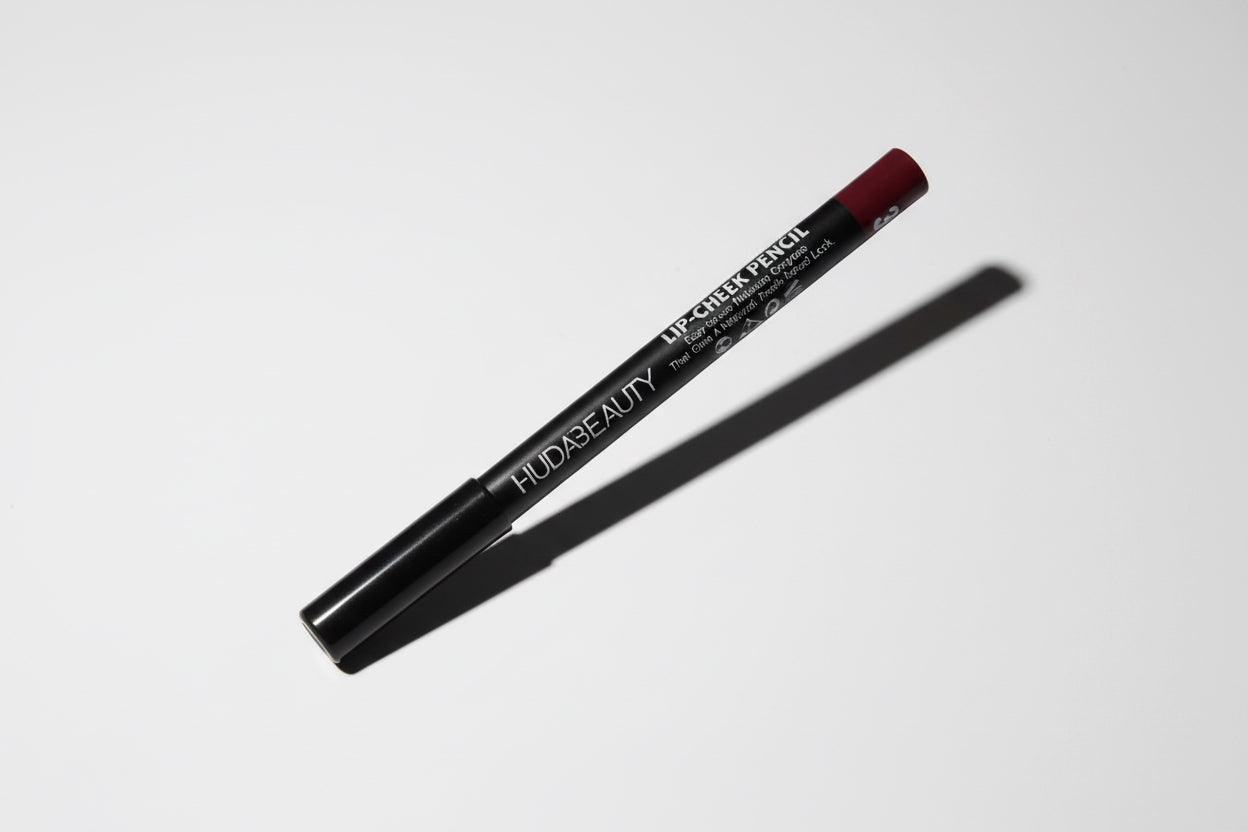 LIP PENCIL - HUDA BEAUTY